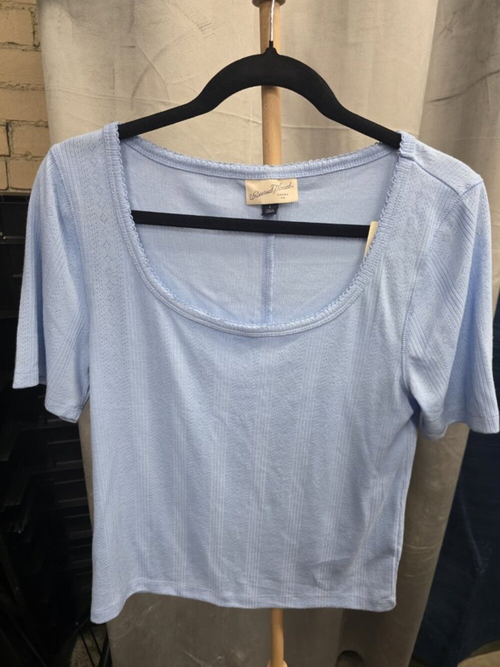 Universal Thread Womens Lg Blue Pointelle Knit Top Scoop Neck Short Sleeve WL289